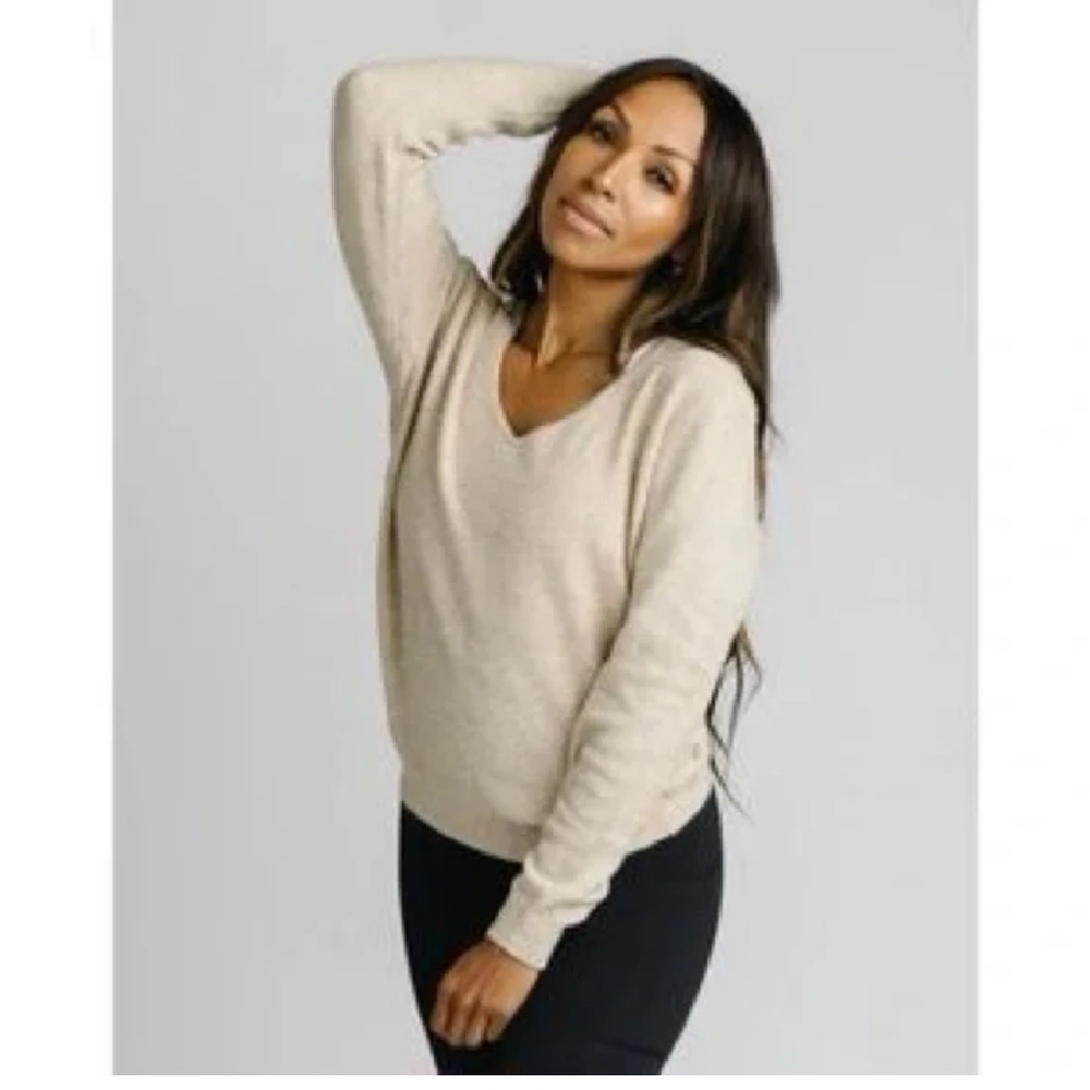 Zyia V-Neck Beige Sweater